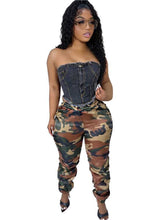 Pantalones ajustados de camuflaje fruncidos con cordón